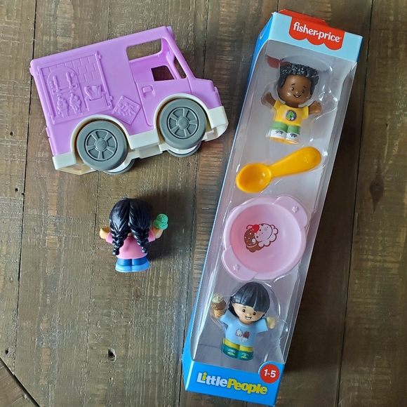 Fisher-Price Little People Dessert Time Set & Share a Treat Ice Cream Truck - Picture 7 of 12